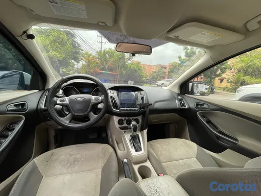 2012 Ford Focus — foto 5 / 6