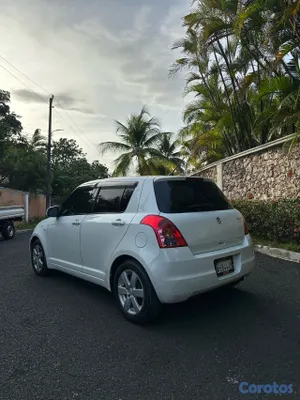 2011 Suzuki Swift — foto 10 / 10