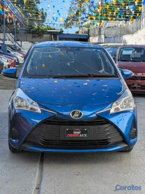 2020 Toyota Vitz — foto 3 / 10