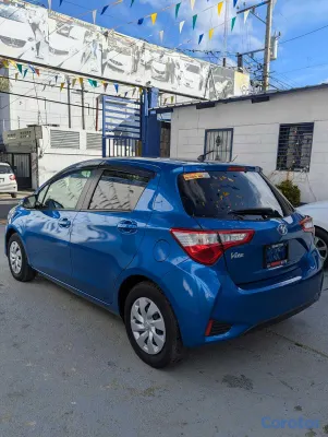 2020 Toyota Vitz — foto 4 / 10