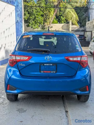 2020 Toyota Vitz — foto 6 / 10