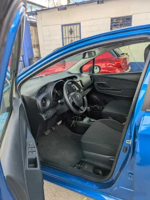 2020 Toyota Vitz — foto 7 / 10