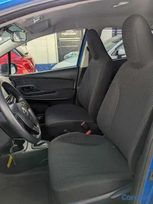 2020 Toyota Vitz — foto 8 / 10