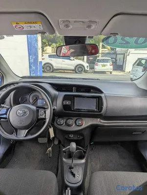 2020 Toyota Vitz — foto 9 / 10