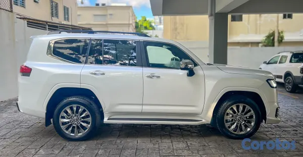 2026 Toyota Land Cruiser — foto 2 / 11