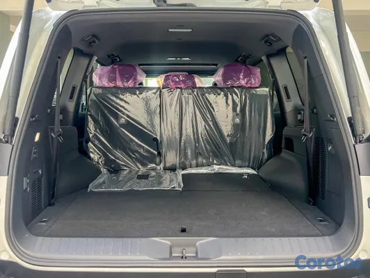 2026 Toyota Land Cruiser — foto 9 / 11