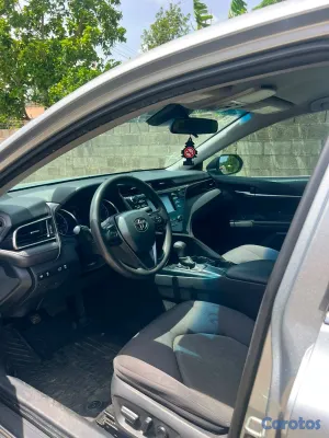 2020 Toyota Camry — foto 10 / 16