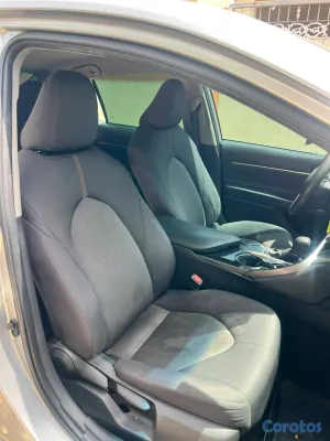 2020 Toyota Camry — foto 12 / 16