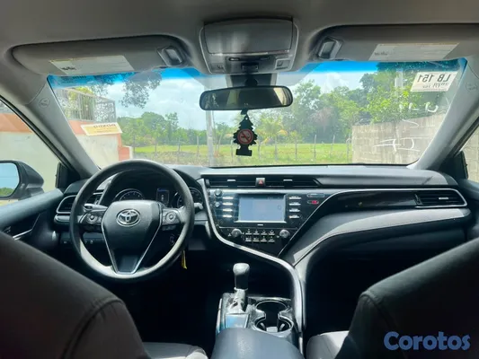 2020 Toyota Camry — foto 13 / 16