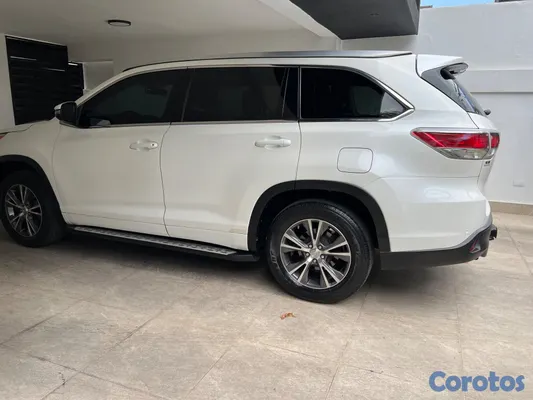 2014 Toyota Highlander — foto 2 / 9