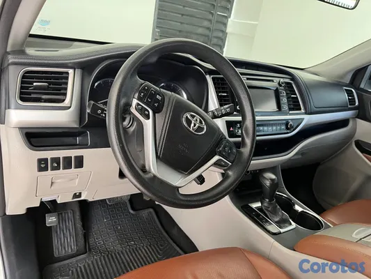 2014 Toyota Highlander — foto 3 / 9