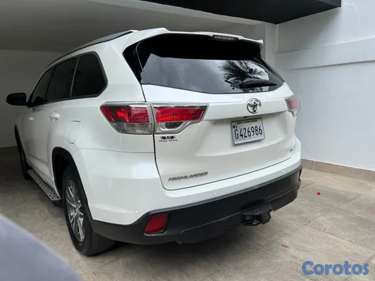 2014 Toyota Highlander — foto 6 / 9