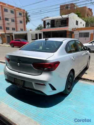 2021 Kia Rio — foto 4 / 10