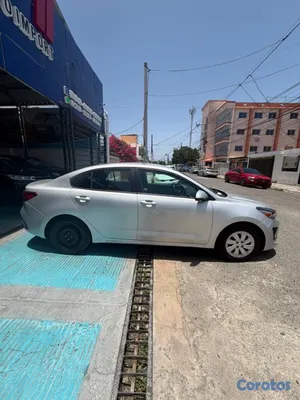 2021 Kia Rio — foto 5 / 10