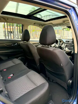 2021 Nissan Rogue — foto 8 / 10