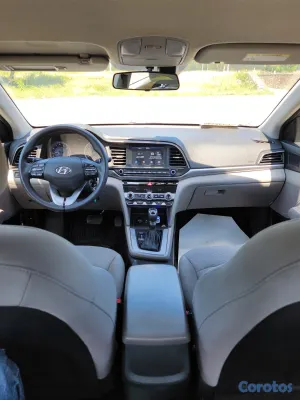 2020 Hyundai Elantra — foto 7 / 11