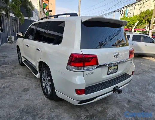 2016 Toyota Land Cruiser — foto 3 / 10