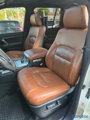 2016 Toyota Land Cruiser — foto 6 / 10