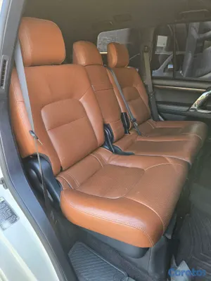 2016 Toyota Land Cruiser — foto 7 / 10