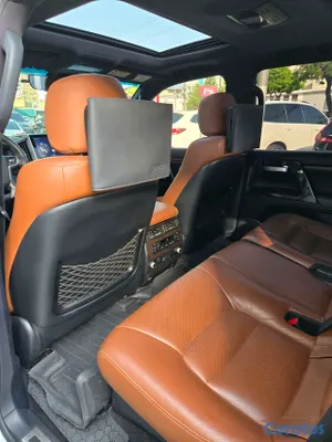 2016 Toyota Land Cruiser — foto 8 / 10