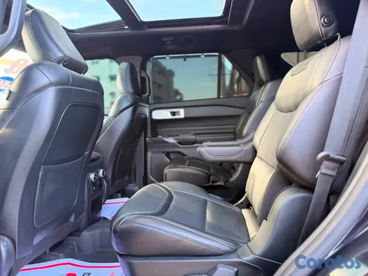 2020 Ford Explorer — foto 8 / 9