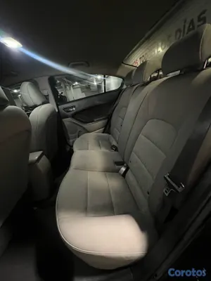 2016 Kia Forte — foto 2 / 11