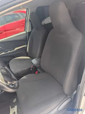 2017 Toyota Vitz — foto 3 / 11