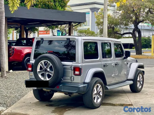 2020 Jeep Wrangler — foto 7 / 12