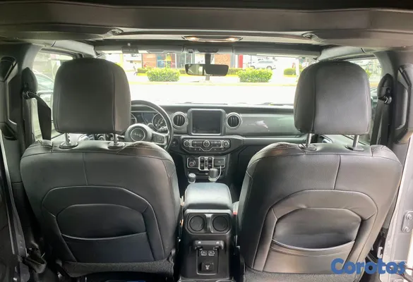 2020 Jeep Wrangler — foto 10 / 12