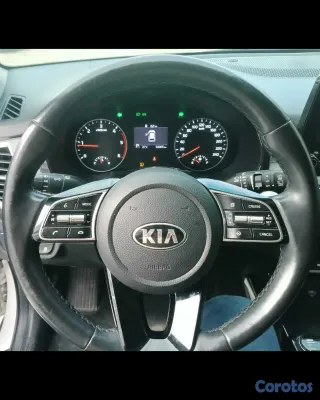 2022 Kia Seltos — foto 8 / 10