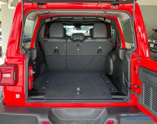 2025 Jeep Wrangler Sahara — foto 6 / 11