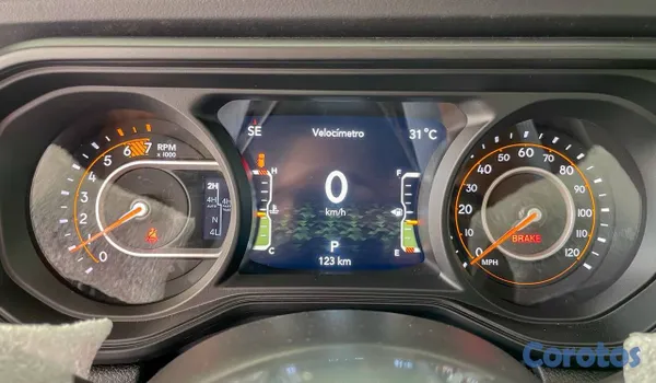 2025 Jeep Wrangler Sahara — foto 8 / 11