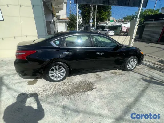 2019 Nissan Altima — foto 3 / 4