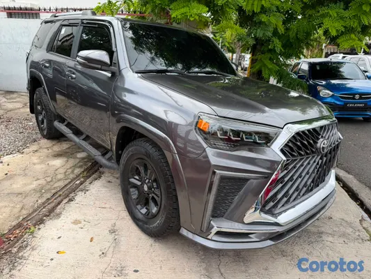2020 Toyota 4 Runner — foto 4 / 8