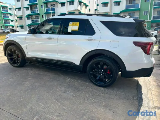 2022 Ford Explorer — foto 2 / 8