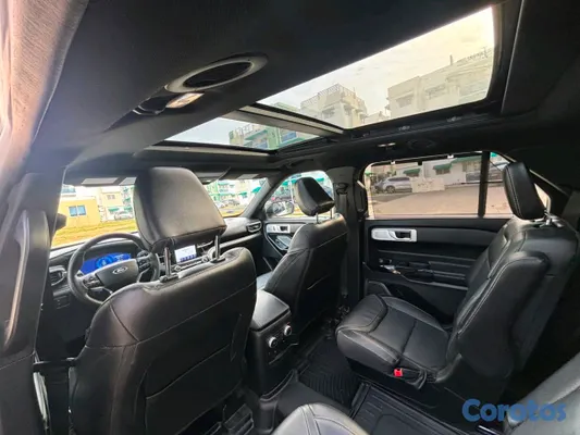 2022 Ford Explorer — foto 5 / 8