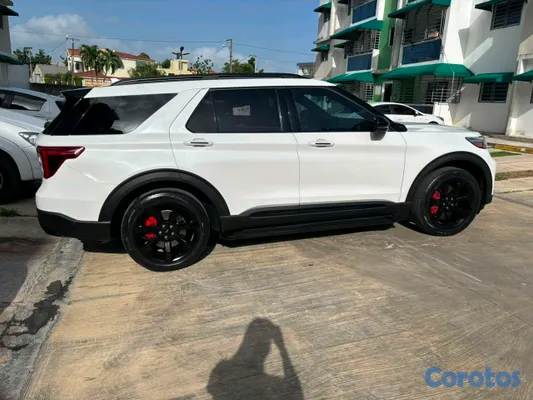 2022 Ford Explorer — foto 6 / 8