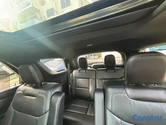 2022 Ford Explorer — foto 7 / 8