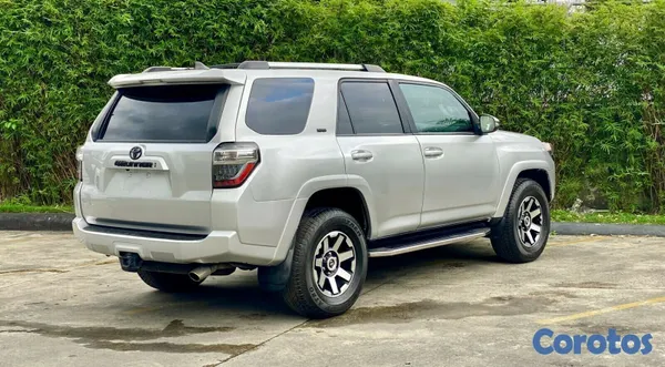 2020 Toyota 4 Runner — foto 7 / 11