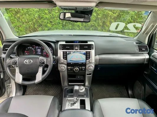 2020 Toyota 4 Runner — foto 8 / 11