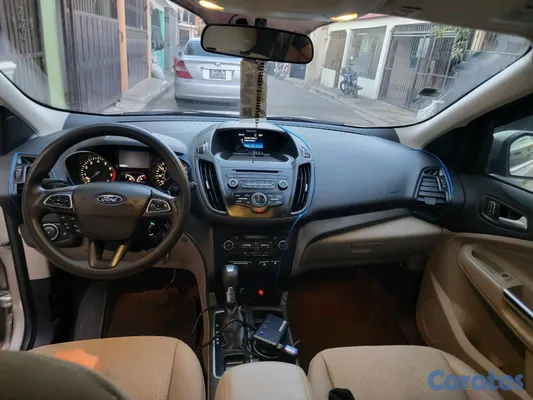 2017 Ford Escape — foto 2 / 15