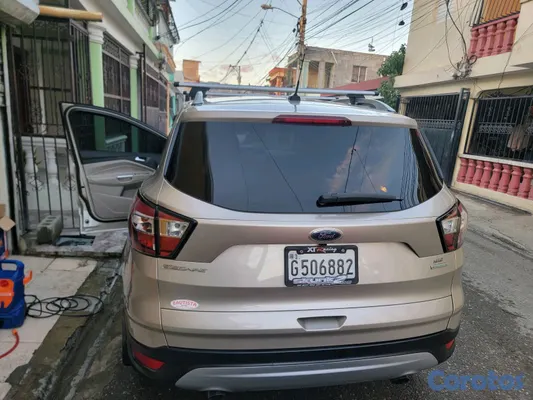 2017 Ford Escape — foto 14 / 15