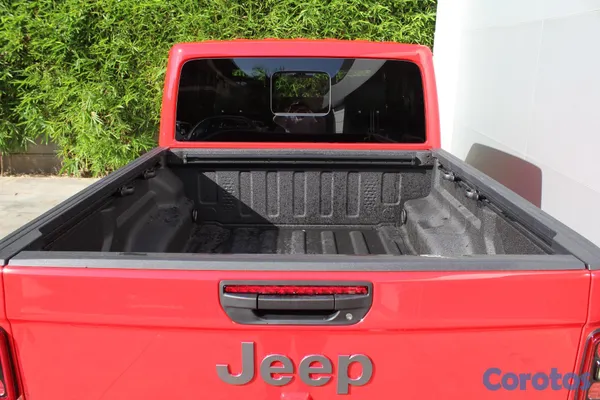 2024 Jeep Gladiator — foto 6 / 11