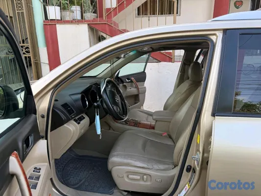 2010 Toyota Highlander — foto 7 / 11