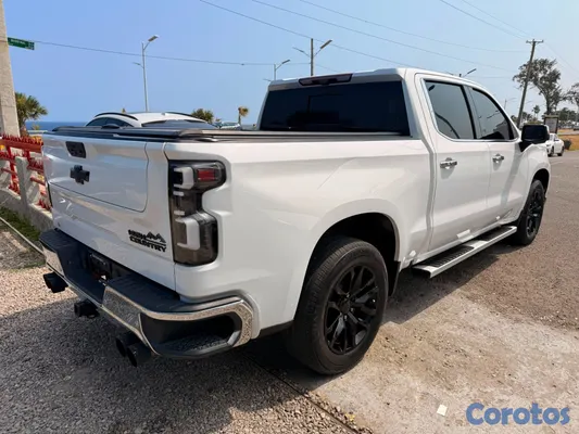 2022 Chevrolet Silverado — foto 3 / 8