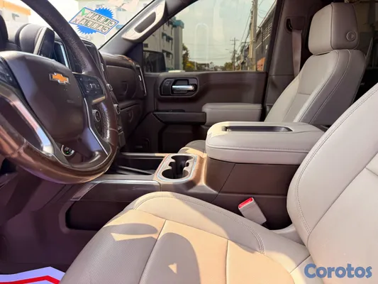 2022 Chevrolet Silverado — foto 7 / 8