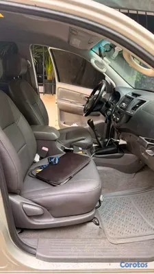2015 Toyota Hilux — foto 2 / 9