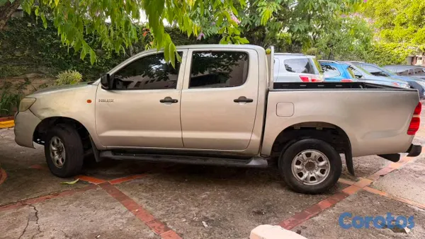2015 Toyota Hilux — foto 7 / 9
