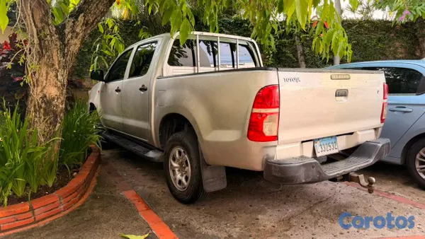 2015 Toyota Hilux — foto 8 / 9