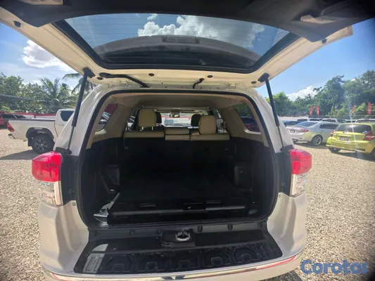2011 Toyota 4 Runner — foto 9 / 10